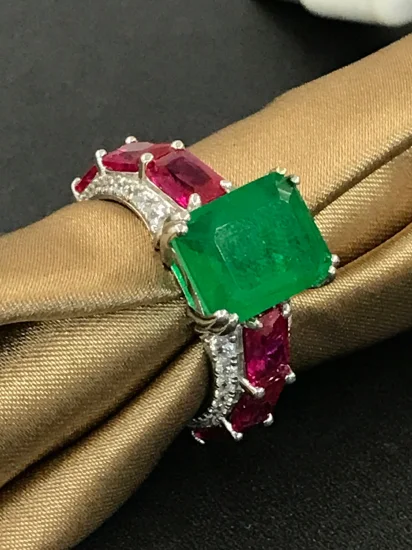 Anéis da moda Anel feminino de zircônia cúbica rubi e esmeralda fusão